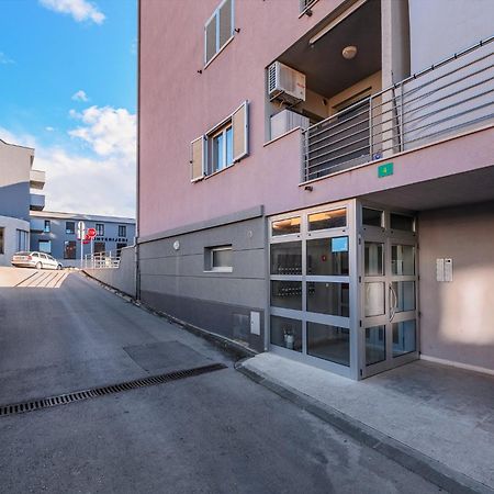 Aureo Apartment Pula Center Екстериор снимка