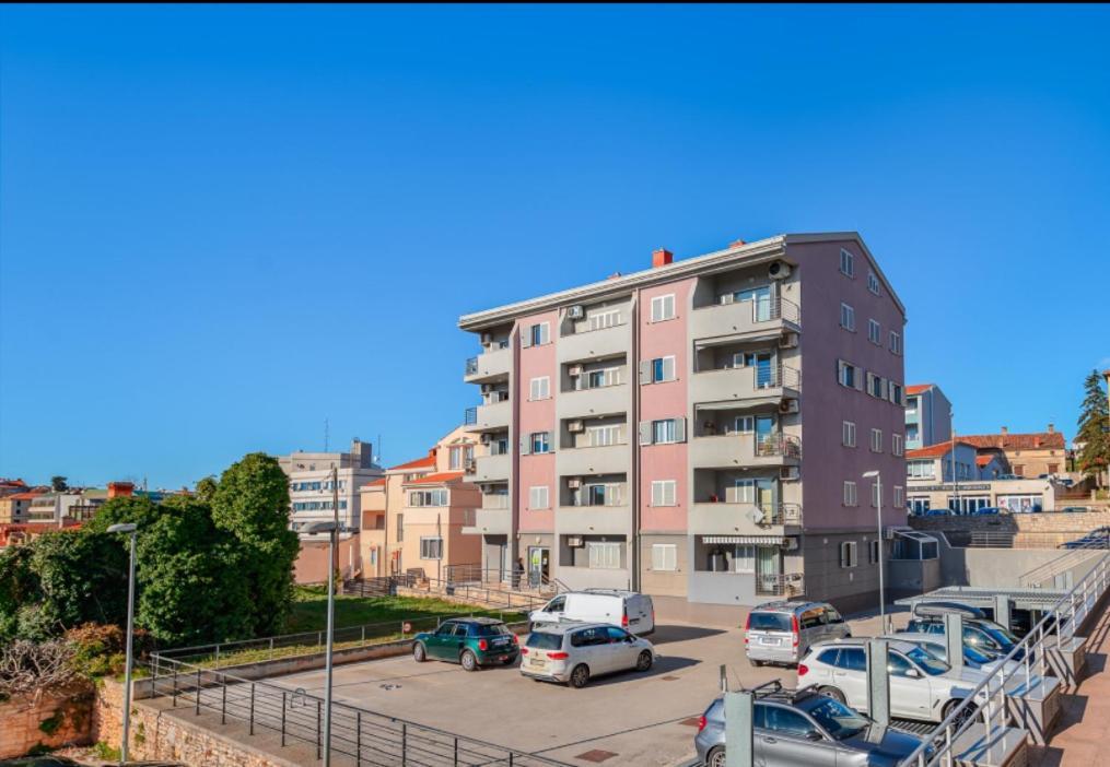 Aureo Apartment Pula Center Екстериор снимка
