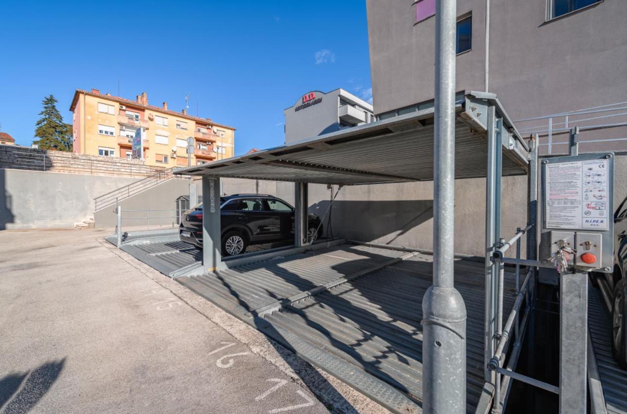 Aureo Apartment Pula Center Екстериор снимка